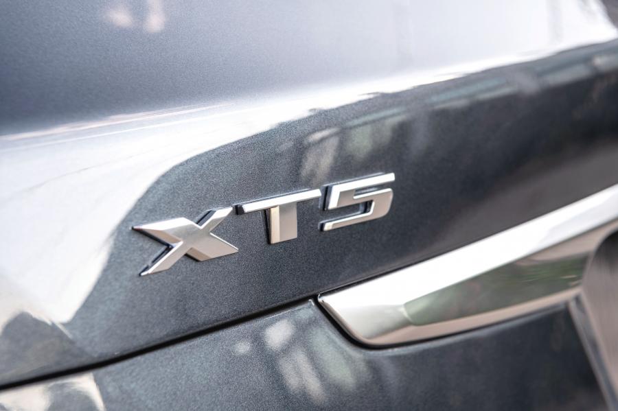 Логотип Cadillac XT5 Premium Luxury 2019 года  (NA) (фото 9 из 9)